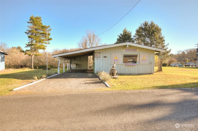 view of outdoor structure featuring a carport and a yard