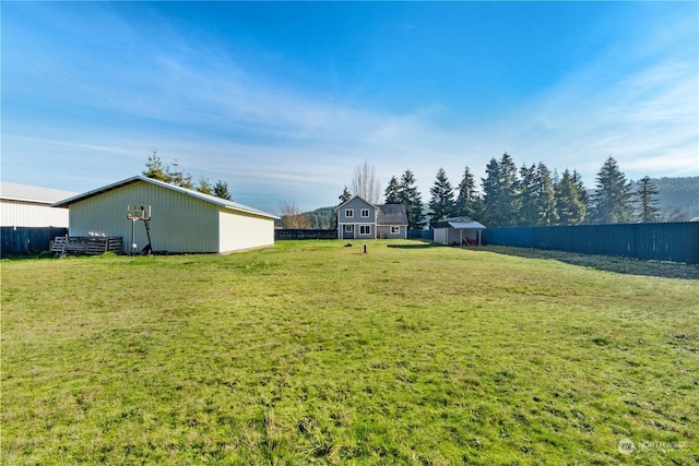 view of yard with an outdoor structure