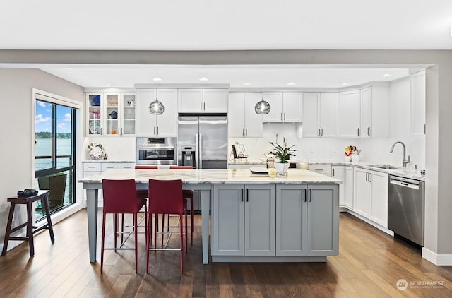 kitchen featuring appliances with stainless steel finishes, sink, and a kitchen island