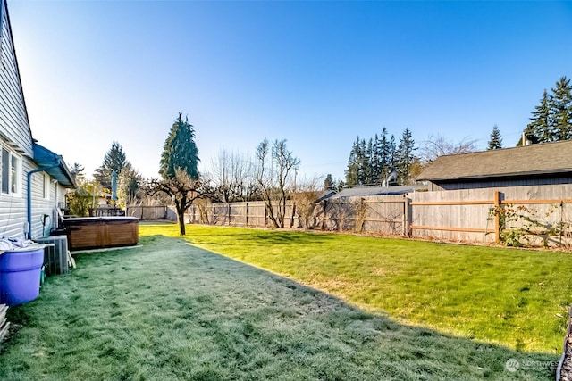 view of yard with a hot tub