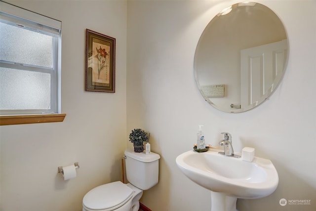 bathroom featuring toilet and sink