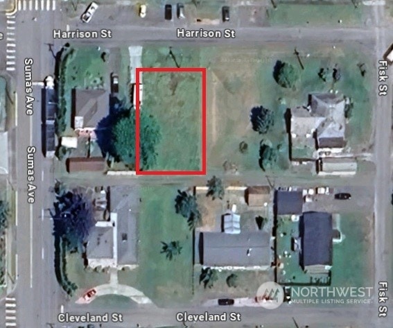 Listing photo 2 for 207 Harrison St, Sumas WA 98295