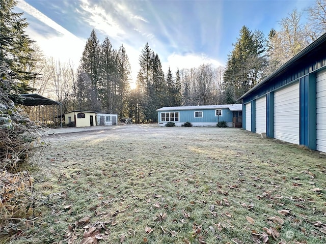 view of yard with an outdoor structure