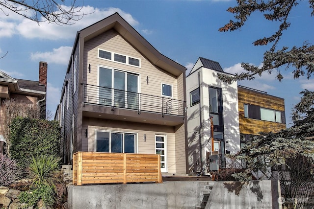 view of front of property featuring a balcony