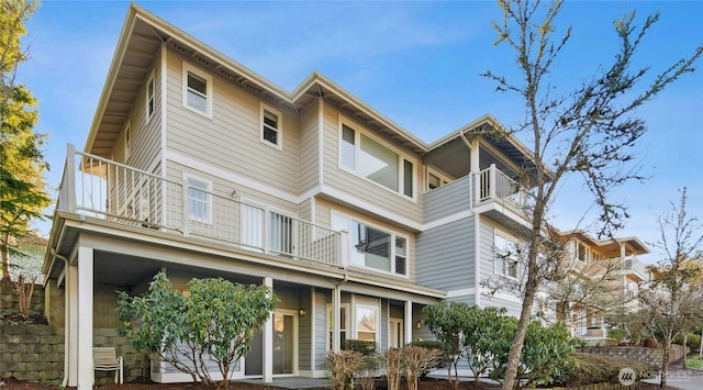 22635 SE 44th Pl Unit 1631, Issaquah, WA 98029 - back of house with a balcony