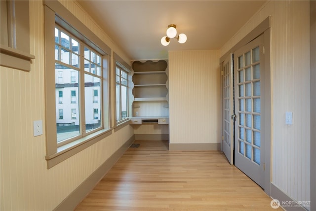 811 N I St, Tacoma, WA 98403 - interior space featuring built in desk, light wood-type flooring, visible vents, and baseboards