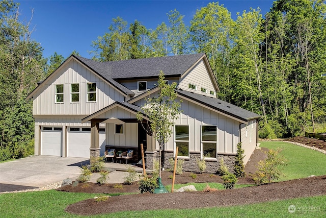 view of front of home with covered porch and a garage