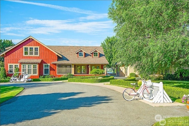 view of front of home with a front yard