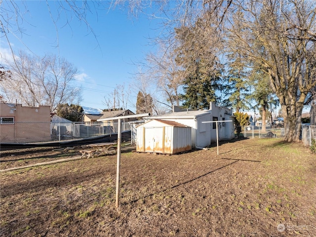 view of yard with a shed