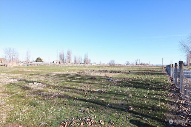 view of yard featuring a rural view