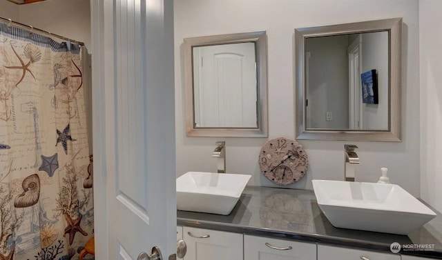 bathroom featuring a shower with curtain and vanity