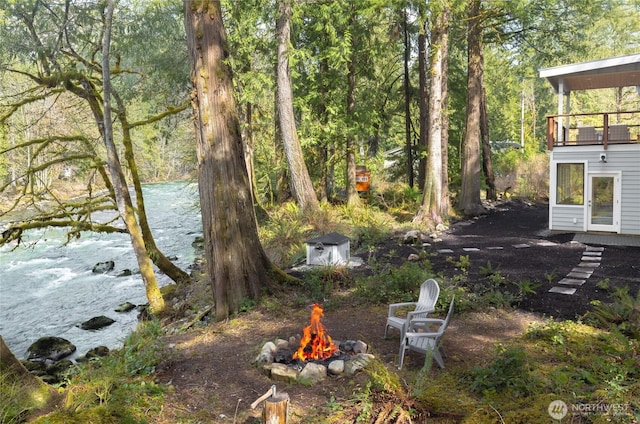7339 Moon Valley Rd SE, North Bend, WA 98045 - view of yard featuring a wooded view, an outdoor fire pit, and a balcony