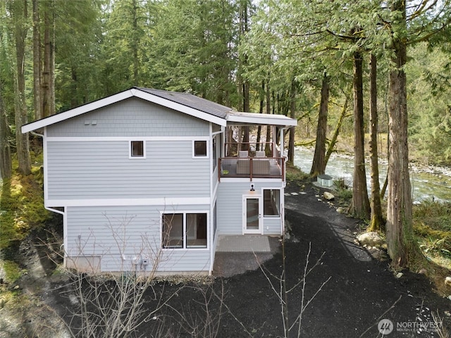 7339 Moon Valley Rd SE, North Bend, WA 98045 - view of side of property featuring a balcony and a wooded view