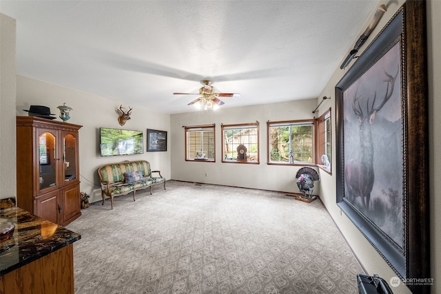 sitting room with ceiling fan