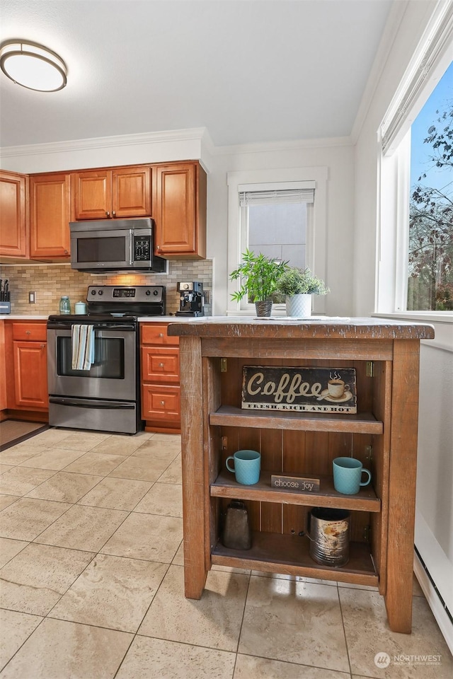 kitchen with crown molding, a healthy amount of sunlight, stainless steel appliances, and decorative backsplash