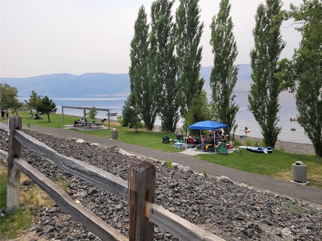 view of home's community featuring a mountain view and a lawn