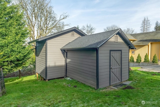 view of outbuilding featuring a yard