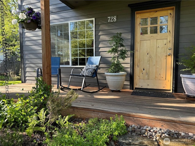 entrance to property with fence