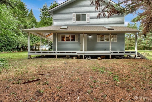 back of house featuring a yard