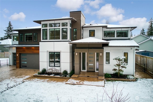 view of front facade featuring a garage