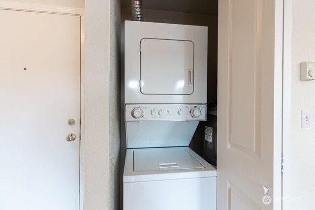 300 10th Ave Unit A203, Seattle, WA 98122 - laundry area featuring stacked washer / dryer