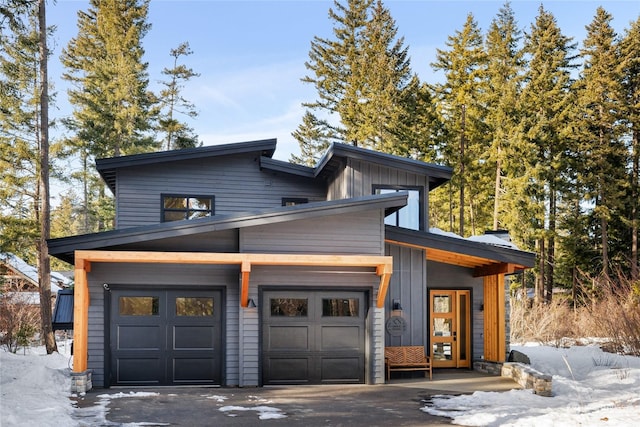 view of front of house featuring a garage