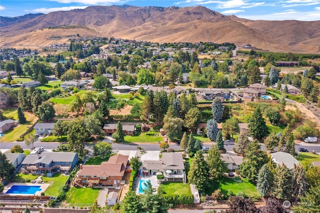 bird's eye view featuring a mountain view