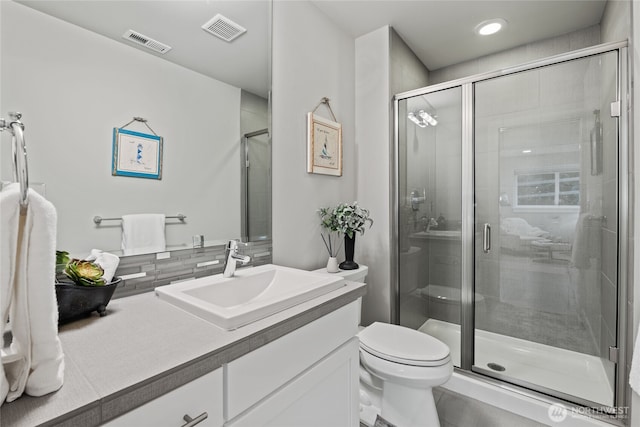 full bathroom featuring visible vents, vanity, tasteful backsplash, and a shower stall