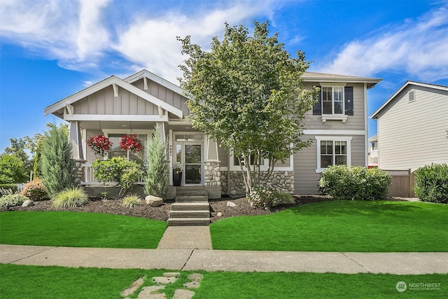 view of front facade with a front lawn