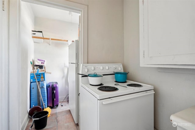 laundry area featuring light tile patterned floors