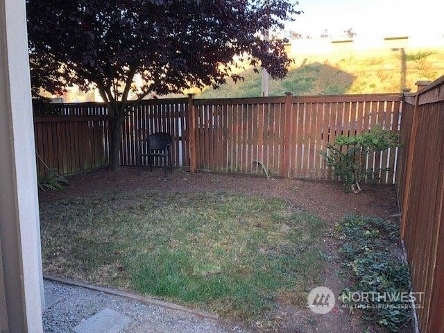 view of yard at dusk