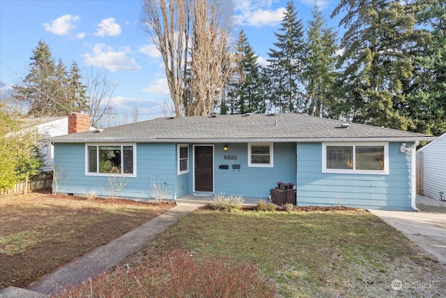 single story home featuring a front lawn