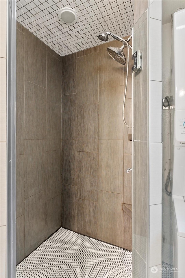 bathroom with a tile shower