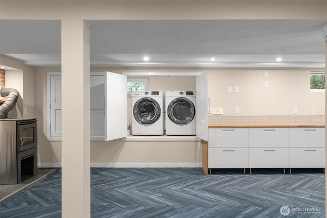 washroom with recessed lighting, baseboards, laundry area, and washing machine and clothes dryer