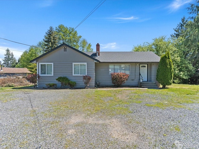 ranch-style house featuring a front lawn