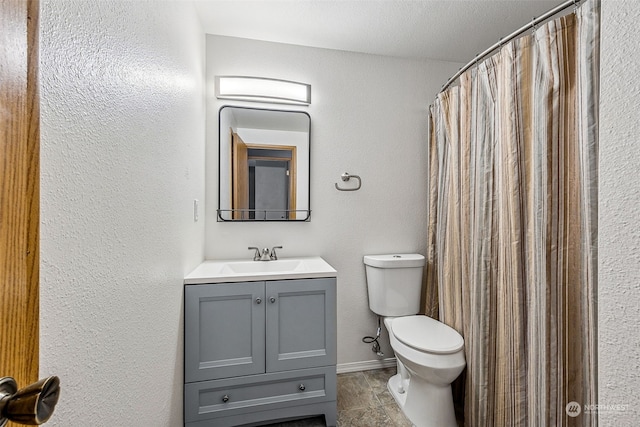 bathroom with a shower with curtain, vanity, and toilet