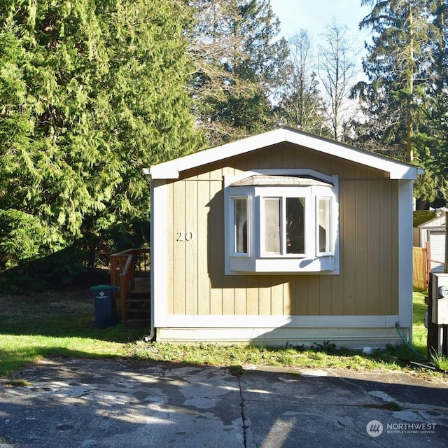 view of outbuilding