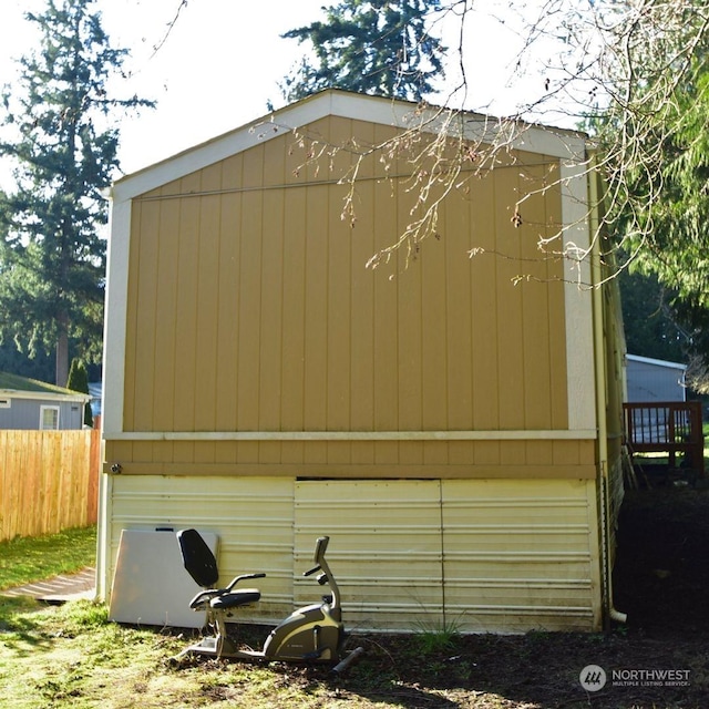 view of outbuilding