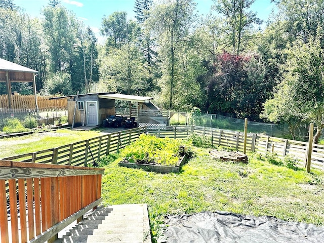 view of yard with a storage unit