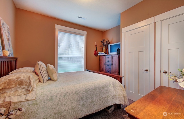 bedroom featuring carpet flooring and a closet