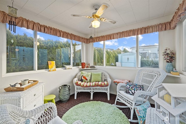 sunroom / solarium with ceiling fan