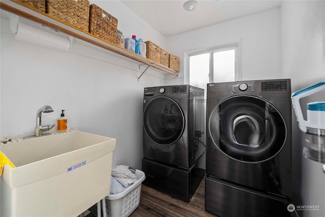 laundry room featuring sink, dark hardwood / wood-style flooring, and independent washer and dryer