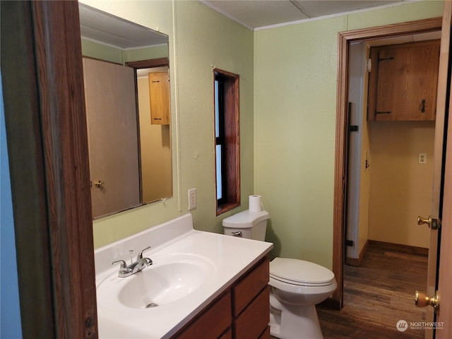 bathroom featuring hardwood / wood-style floors, toilet, vanity, and ornamental molding