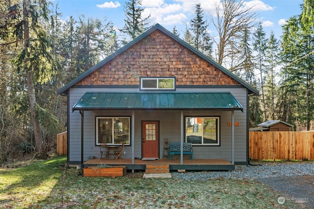 view of front of home featuring a porch and a front lawn