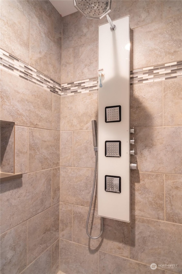 bathroom featuring tiled shower