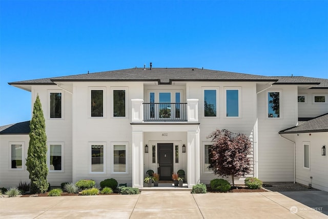 view of front of home featuring a balcony