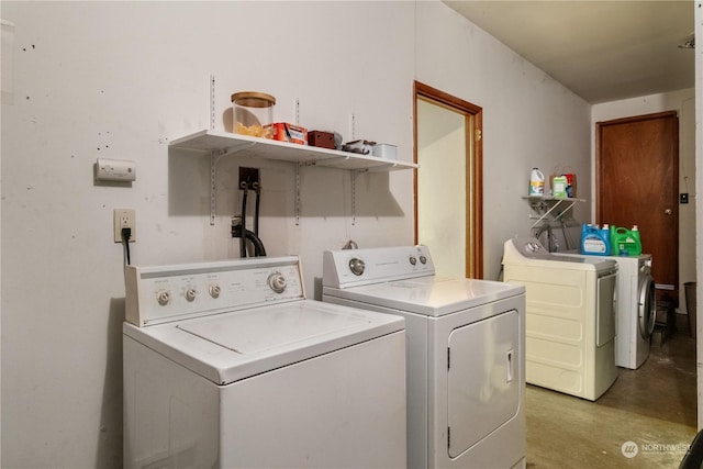 washroom featuring washing machine and clothes dryer