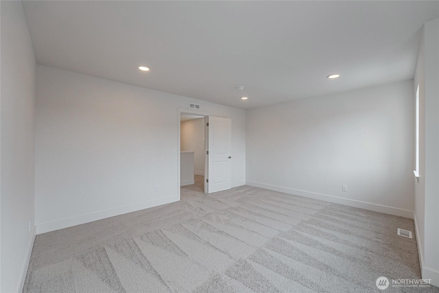 empty room featuring baseboards, carpet floors, visible vents, and recessed lighting