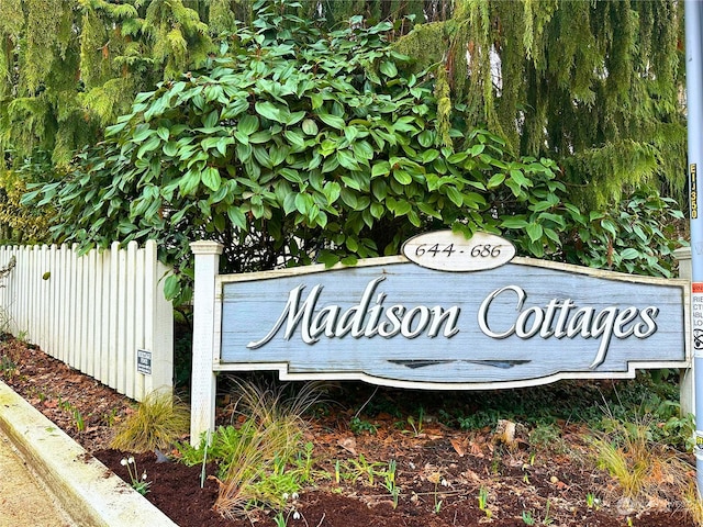 view of community / neighborhood sign