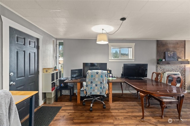 office area with dark hardwood / wood-style flooring